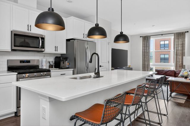 2213 Venture Drive, Schaumburg, IL 60173