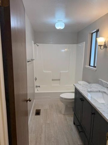 16499 Alexandra Way, Grass Valley, CA 95949