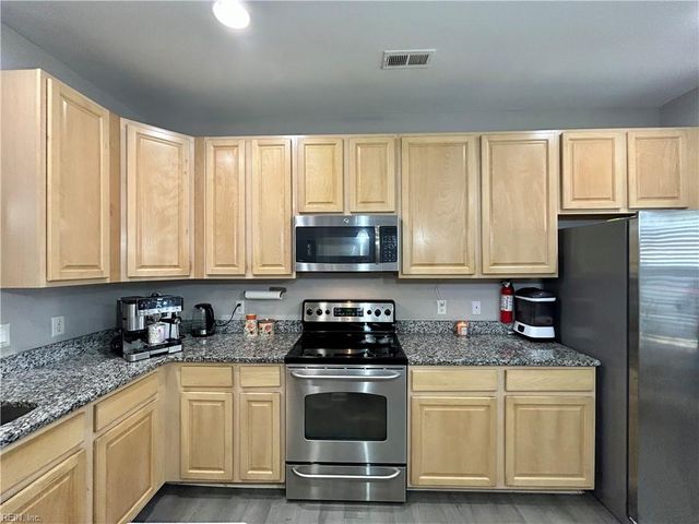 2113 Livingston ST, Suffolk, VA 23434