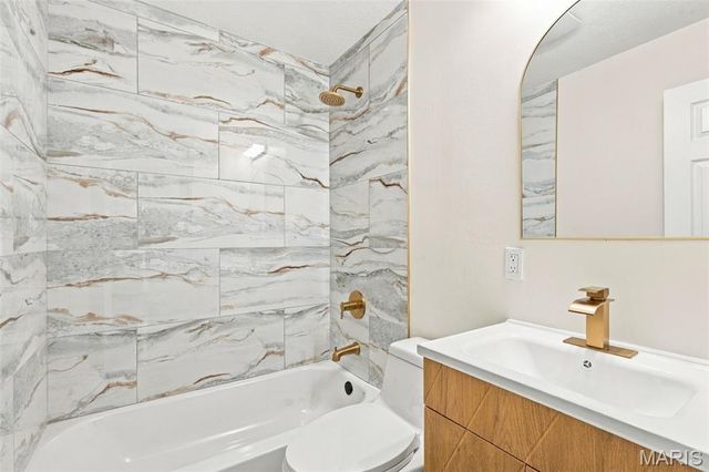 4904 Plum Tree Lane, Hazelwood, MO 63042