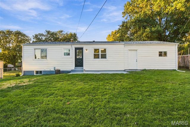 4904 Plum Tree Lane, Hazelwood, MO 63042
