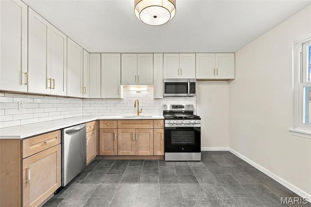 4904 Plum Tree Lane, Hazelwood, MO 63042