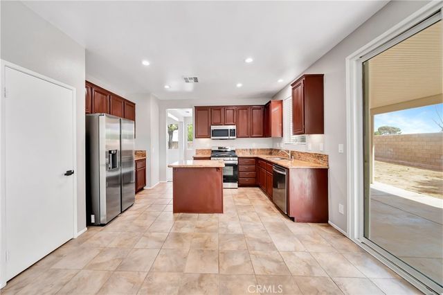 1222 W Avenue H7, Lancaster, CA 93534