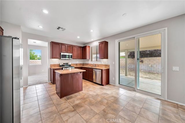 1222 W Avenue H7, Lancaster, CA 93534