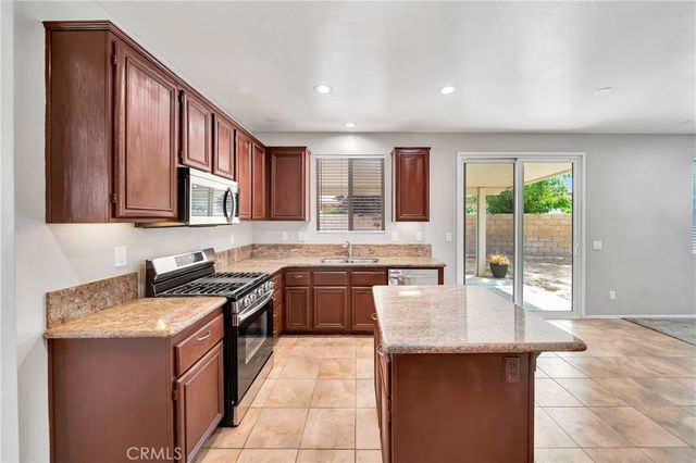 1222 W Avenue H7, Lancaster, CA 93534