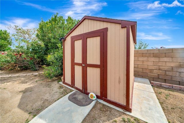 1222 W Avenue H7, Lancaster, CA 93534
