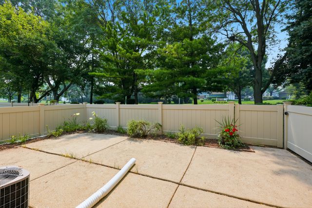 1537 Stevens Drive, Schaumburg, IL 60173