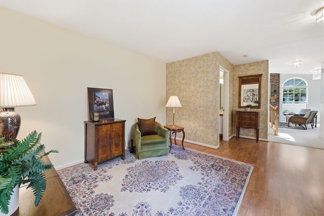 1537 Stevens Drive, Schaumburg, IL 60173