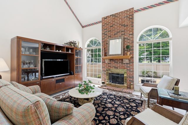 1537 Stevens Drive, Schaumburg, IL 60173