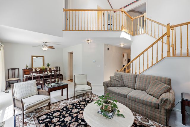 1537 Stevens Drive, Schaumburg, IL 60173