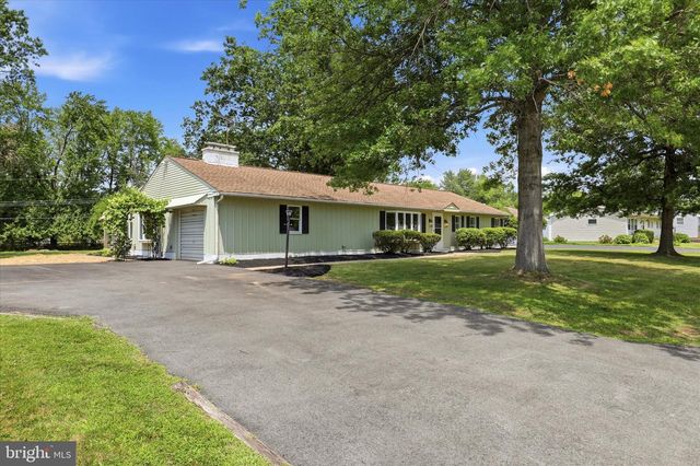 2010 PINE ST, Hatfield, PA 19440