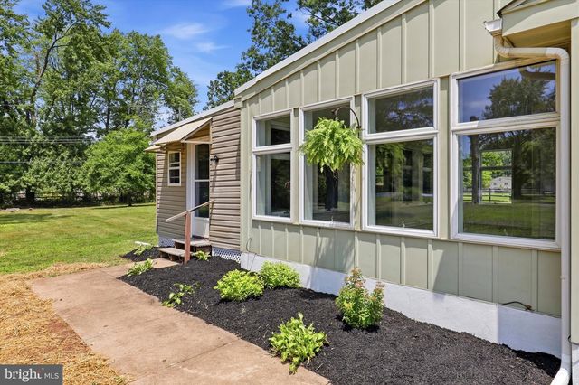 2010 PINE ST, Hatfield, PA 19440