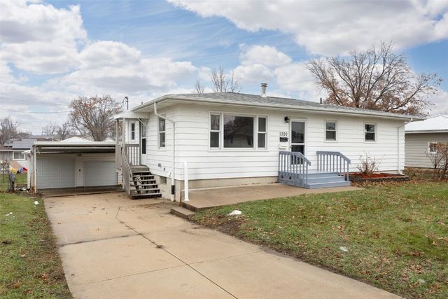 1320 B Ave, Marion, IA 52302