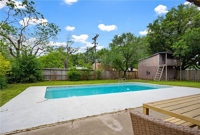 3105 Vicksburg St, Corpus Christi, TX 78410