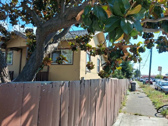 8901 D Street, Oakland, CA 94621