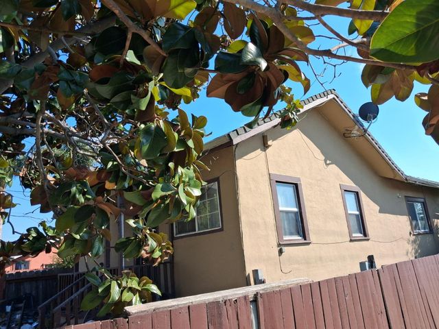 8901 D Street, Oakland, CA 94621