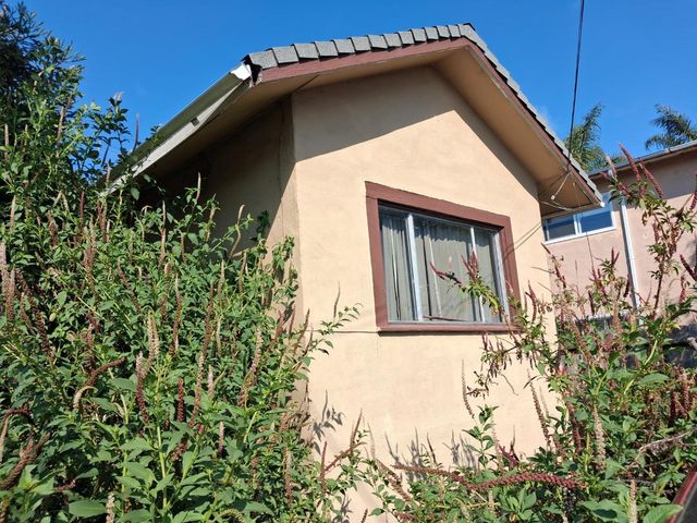 8901 D Street, Oakland, CA 94621
