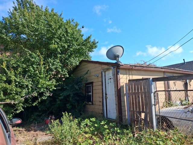 8901 D Street, Oakland, CA 94621