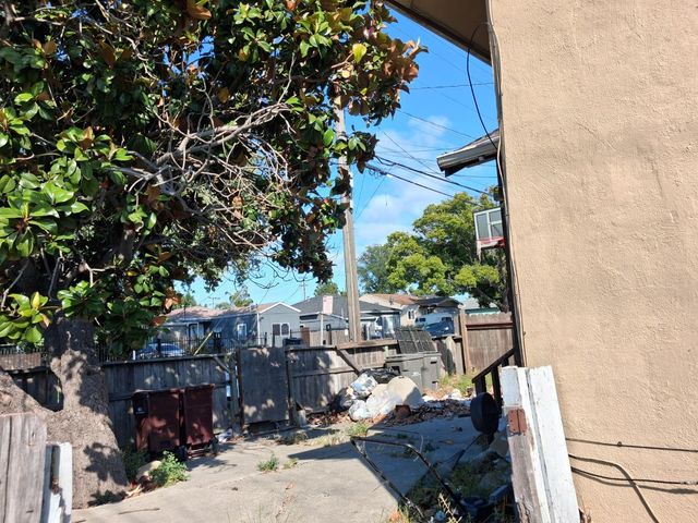 8901 D Street, Oakland, CA 94621