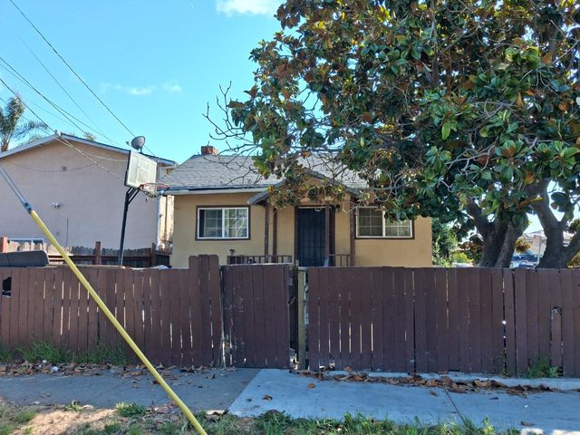 8901 D Street, Oakland, CA 94621