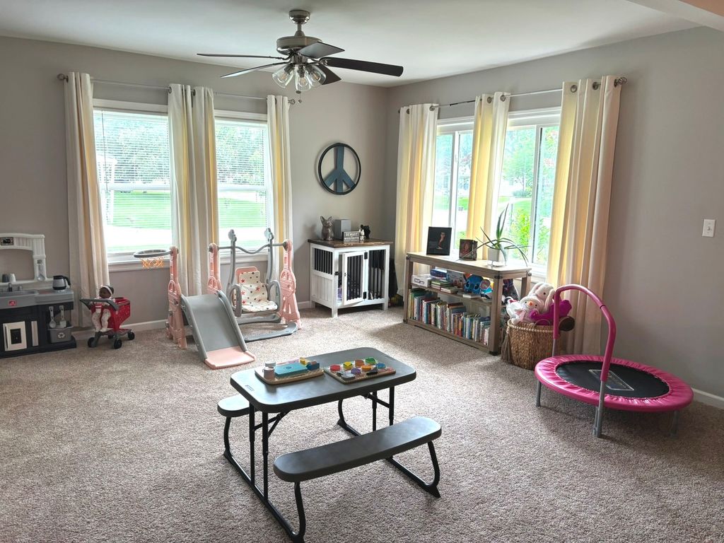 Image 4 of property listing at 440 N Indiana Avenue, Salem, IL 62881