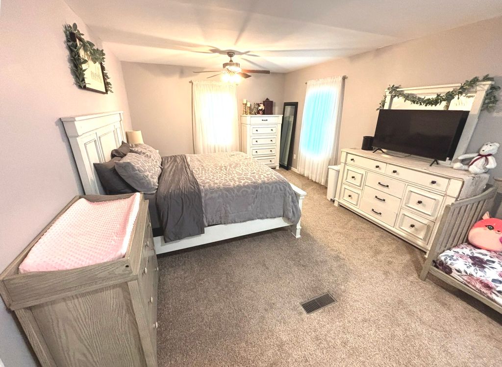 Image 7 of property listing at 440 N Indiana Avenue, Salem, IL 62881