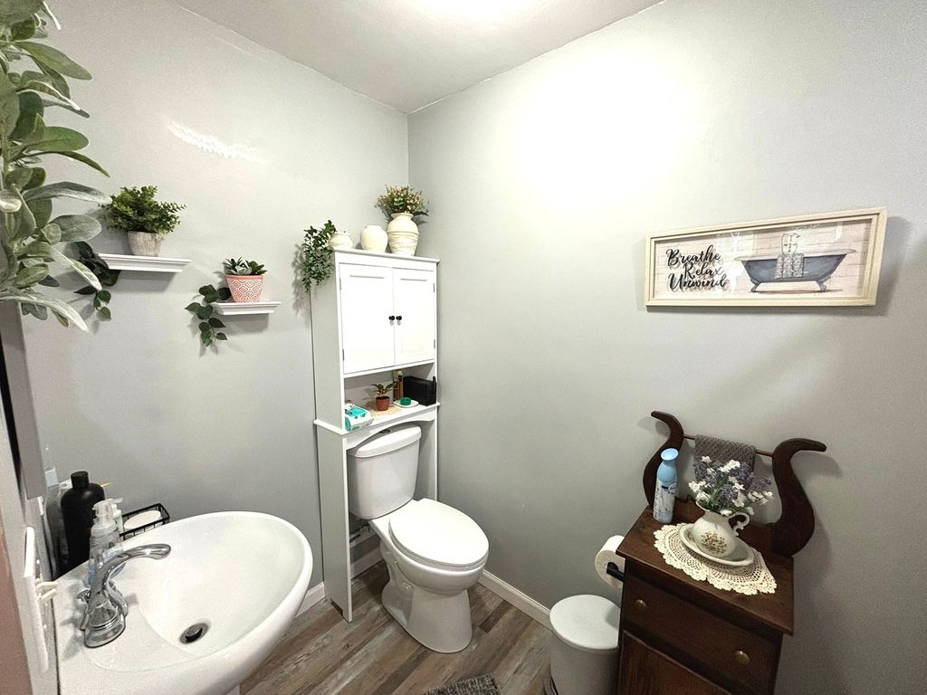 Image 10 of property listing at 440 N Indiana Avenue, Salem, IL 62881