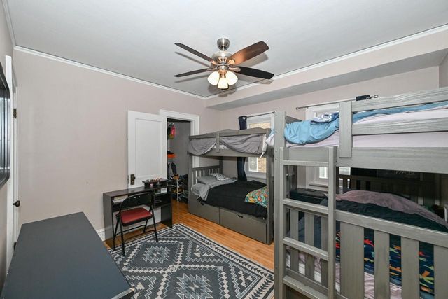 2804 N Grant BOULEVARD, Milwaukee, WI 53210