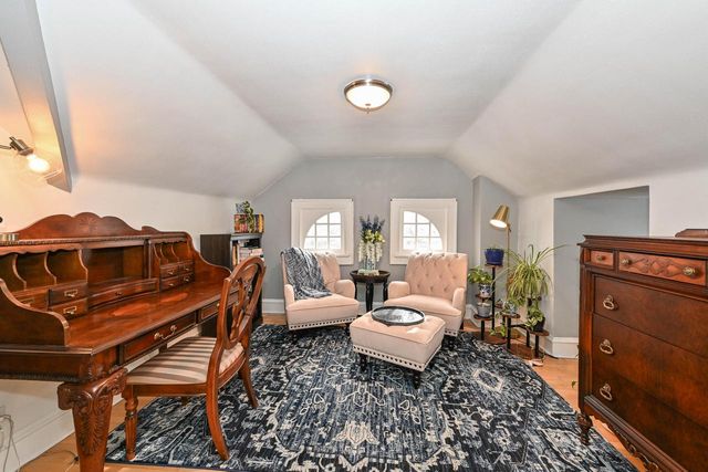 2804 N Grant BOULEVARD, Milwaukee, WI 53210