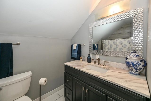 2804 N Grant BOULEVARD, Milwaukee, WI 53210