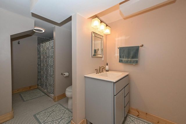 2804 N Grant BOULEVARD, Milwaukee, WI 53210