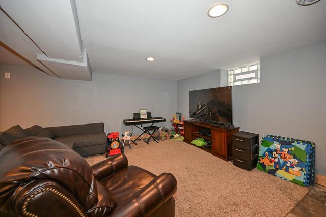 2804 N Grant BOULEVARD, Milwaukee, WI 53210