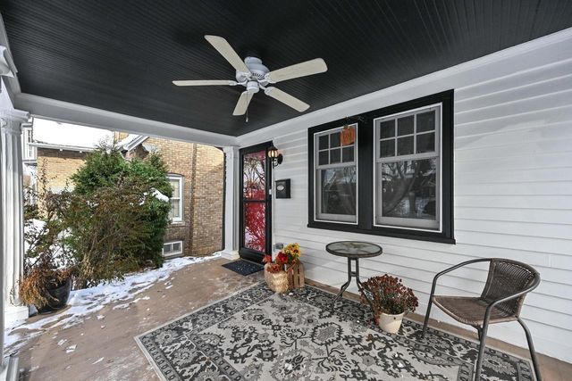 2804 N Grant BOULEVARD, Milwaukee, WI 53210