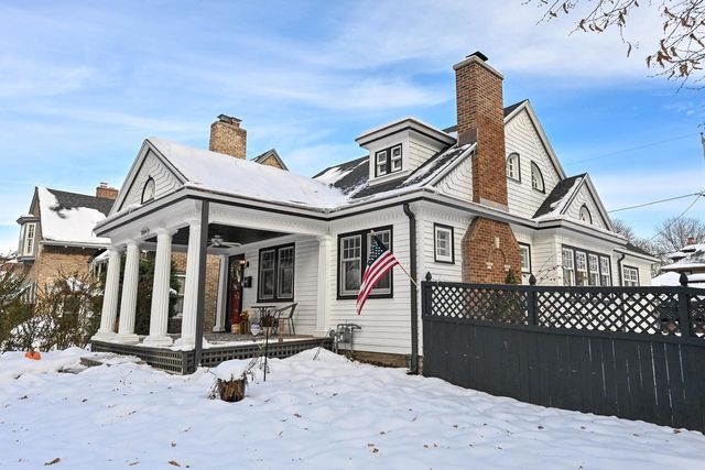 2804 N Grant BOULEVARD, Milwaukee, WI 53210