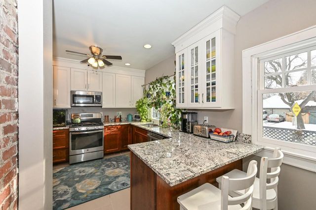 2804 N Grant BOULEVARD, Milwaukee, WI 53210