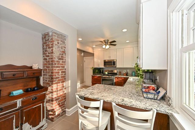 2804 N Grant BOULEVARD, Milwaukee, WI 53210