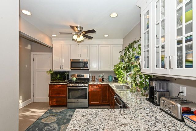 2804 N Grant BOULEVARD, Milwaukee, WI 53210