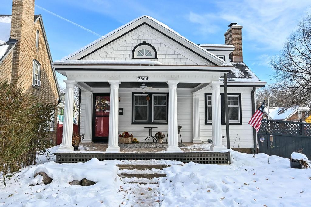 2804 N Grant BOULEVARD, Milwaukee, WI 53210