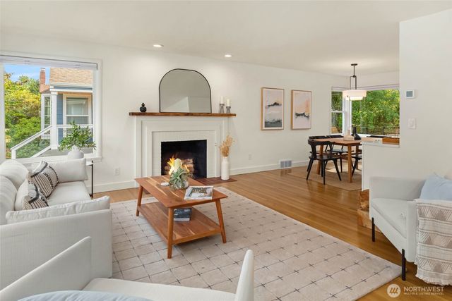 8233 40th Avenue NE, Seattle, WA 98115