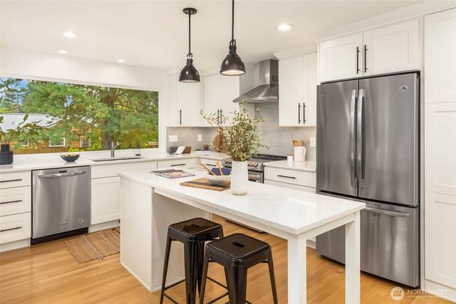 8233 40th Avenue NE, Seattle, WA 98115