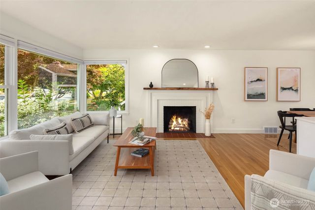8233 40th Avenue NE, Seattle, WA 98115