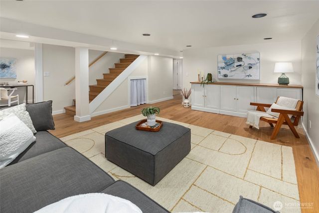8233 40th Avenue NE, Seattle, WA 98115