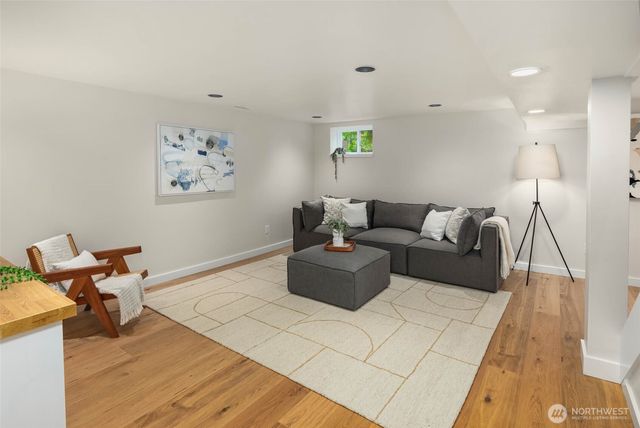 8233 40th Avenue NE, Seattle, WA 98115