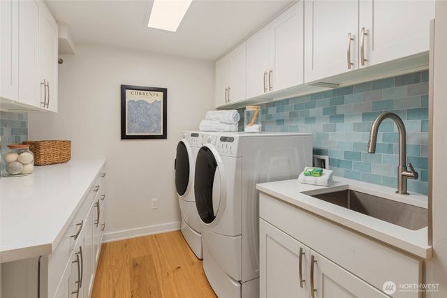 8233 40th Avenue NE, Seattle, WA 98115