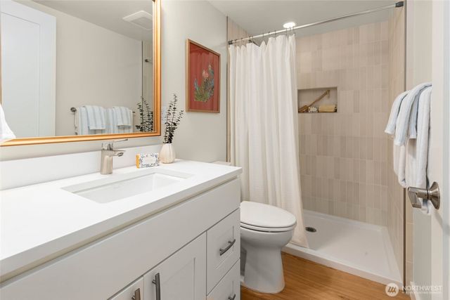 8233 40th Avenue NE, Seattle, WA 98115
