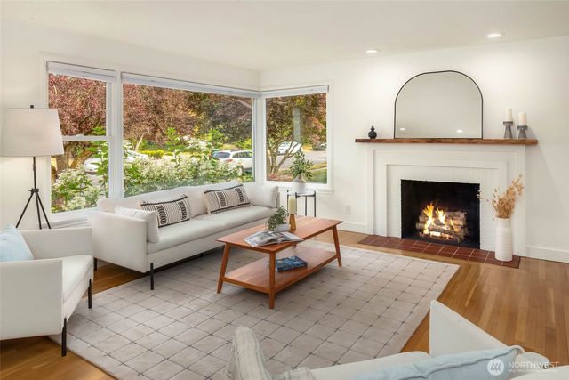 8233 40th Avenue NE, Seattle, WA 98115