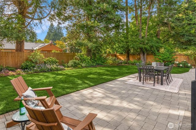 8233 40th Avenue NE, Seattle, WA 98115