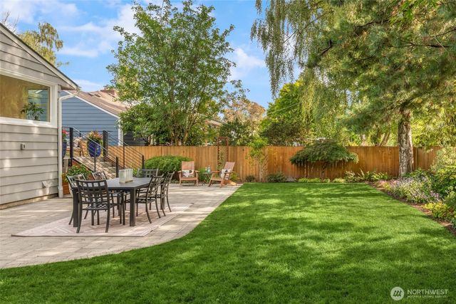 8233 40th Avenue NE, Seattle, WA 98115