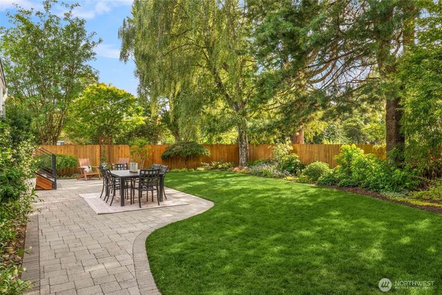 8233 40th Avenue NE, Seattle, WA 98115