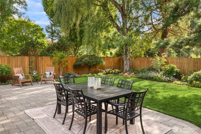 8233 40th Avenue NE, Seattle, WA 98115